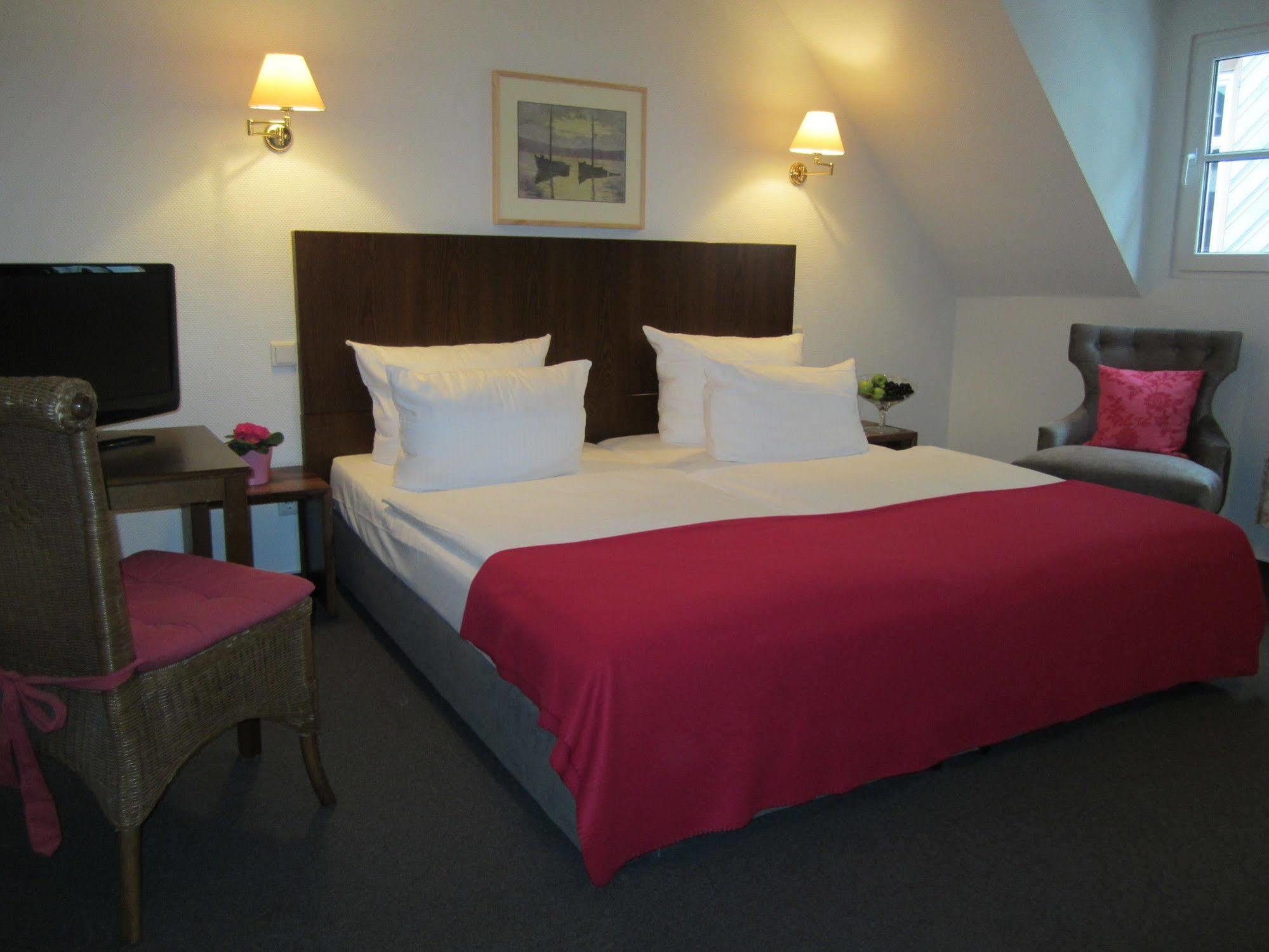 Hotel Lindenwirt Рюдесхайм ам Рейн Екстериор снимка