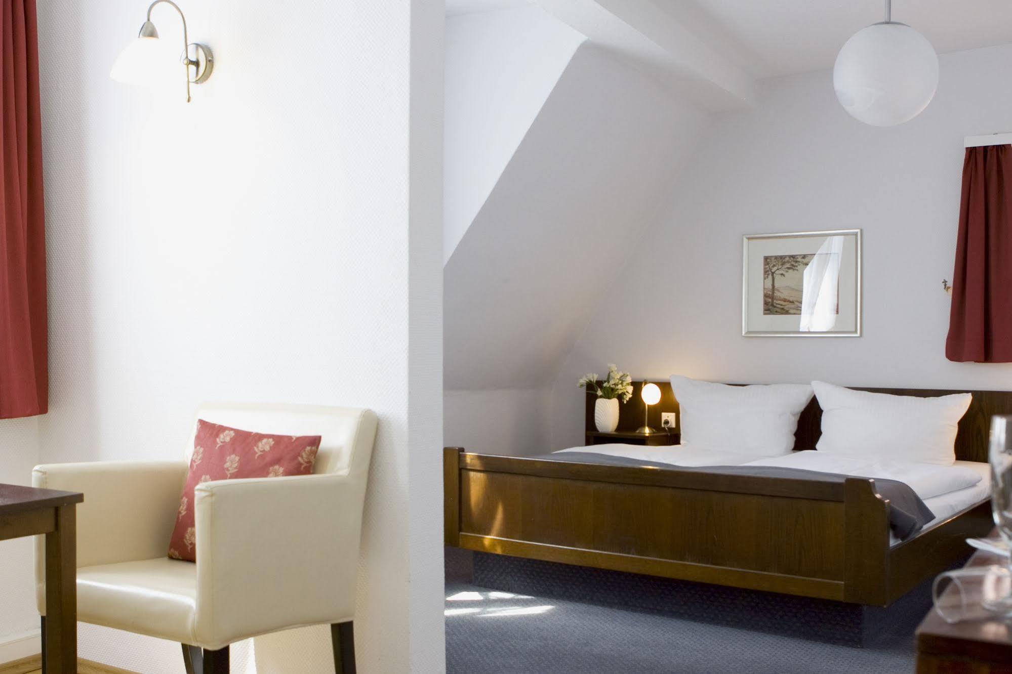 Hotel Lindenwirt Рюдесхайм ам Рейн Екстериор снимка